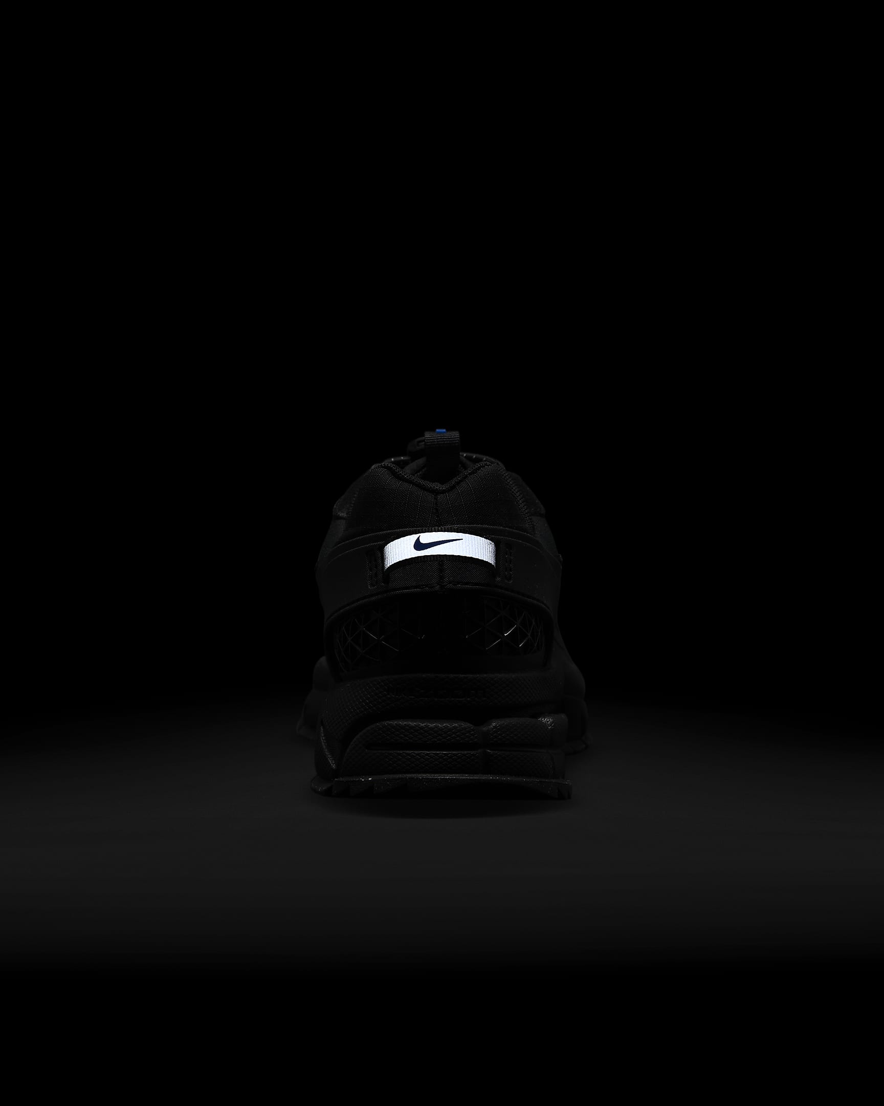 کتونی روزمره زنانه Nike Zoom Vomero Roam برند Nike (نایک)