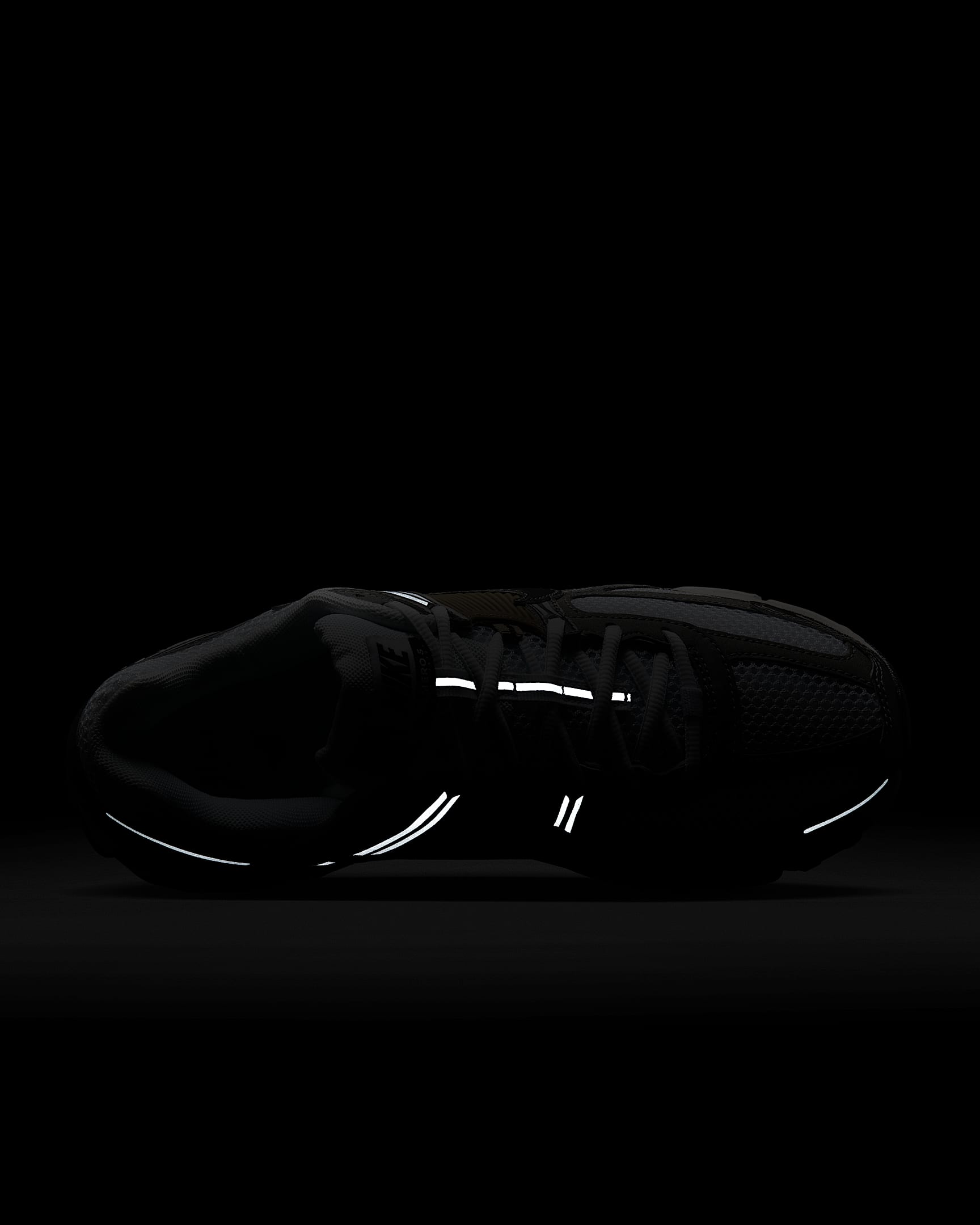 کتونی روزمره زنانه Nike Zoom Vomero 5 برند Nike (نایک)