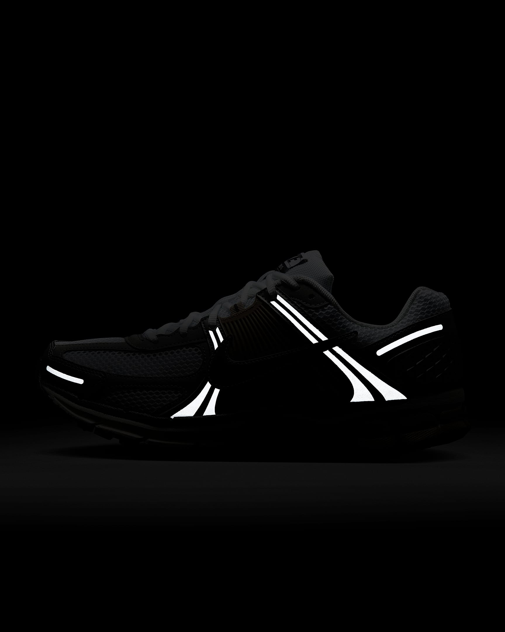 کتونی روزمره زنانه Nike Zoom Vomero 5 برند Nike (نایک)