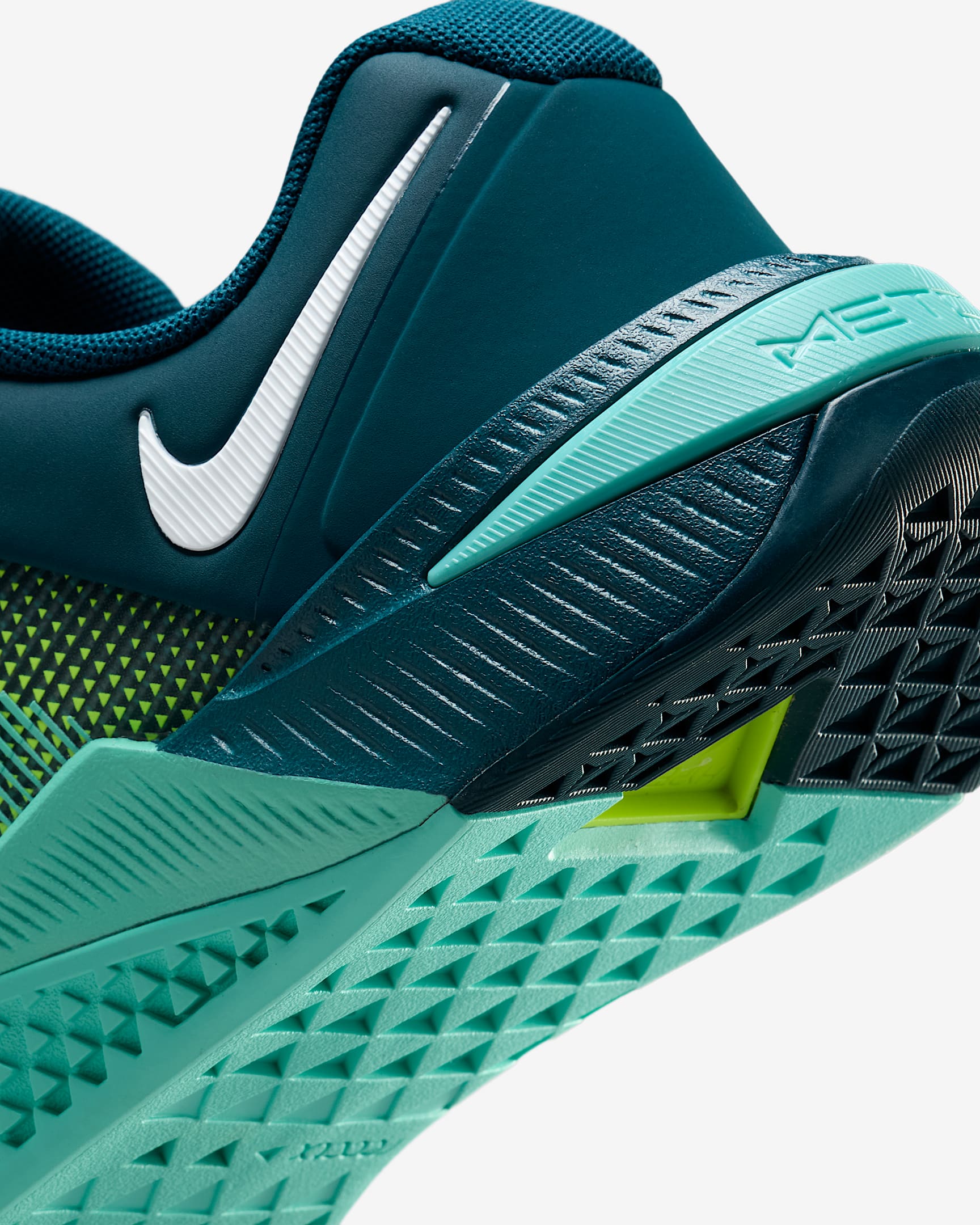 فیروزه نیمه شبی