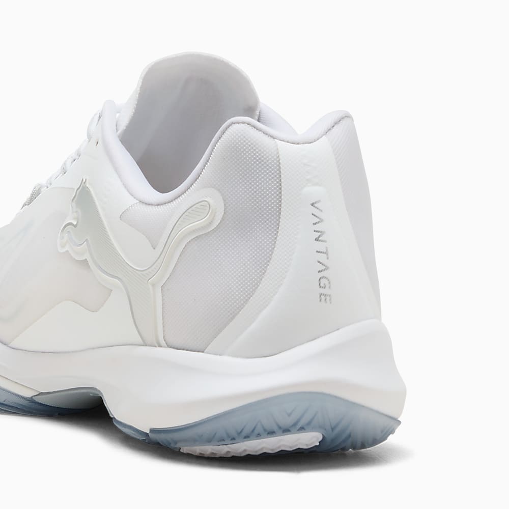 سفید نقره‌ای خاکستری